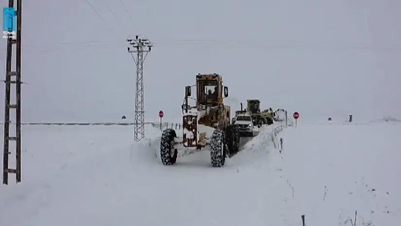 Tuşba'da kar engeli aşıldı: Mahsur kalan hasta hastaneye ulaştırıldı