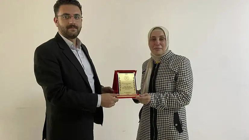 Tuzla'ya atanan Dr. Semra Gümüş'e teşekkür plaketi