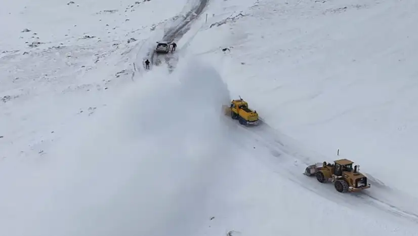 Van'da 53 yerleşim yerinin yolu ulaşıma kapandı