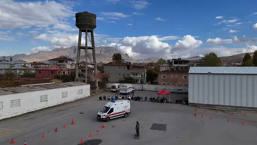 Van'da ambulans sürüş güvenliği eğitimi verildi