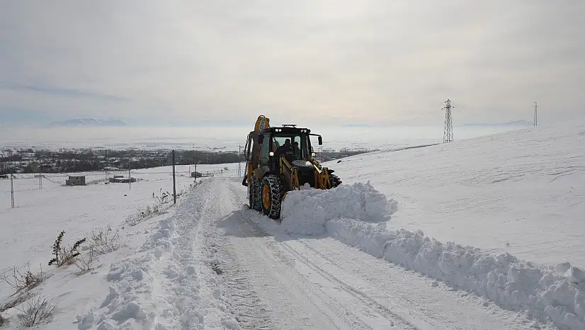 Van'da kar küreme çalışmaları sürüyor