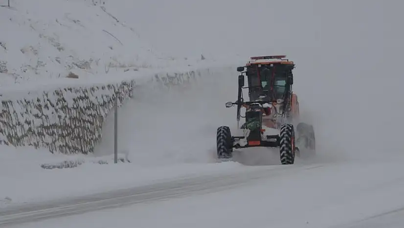 Van'da kardan dolayı kapanan 287 yoldan 89'u açıldı
