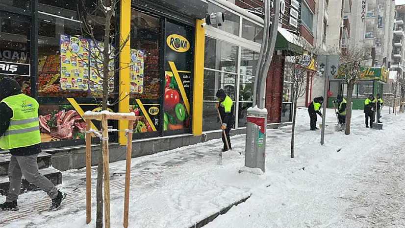 Van'da karla mücadele çalışmaları sürüyor