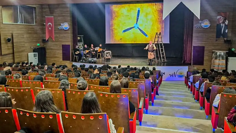 Van'da öğrencilere 'Bir Tayyareci Vecihi Hürkuş' oyunu