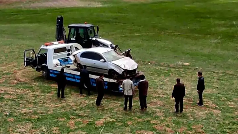 Van'da otomobil şarampole yuvarlandı
