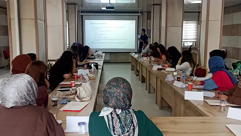 Van'da sağlık çalışanlarına eğitim verildi