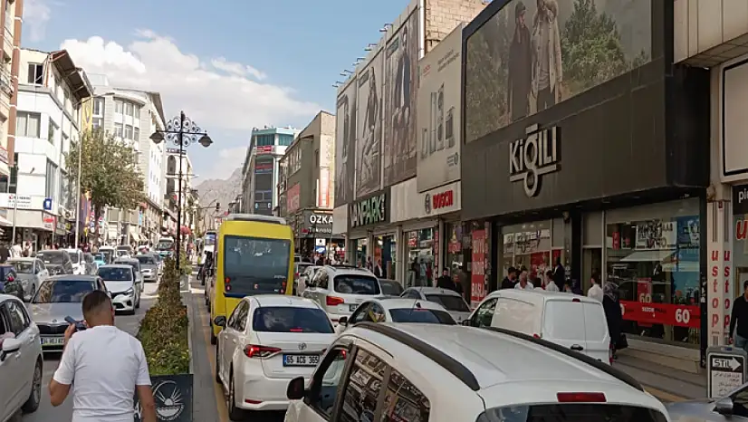 Van'da trafik yoğunluğu, toplu ulaşımı kullananları mağdur ediyor