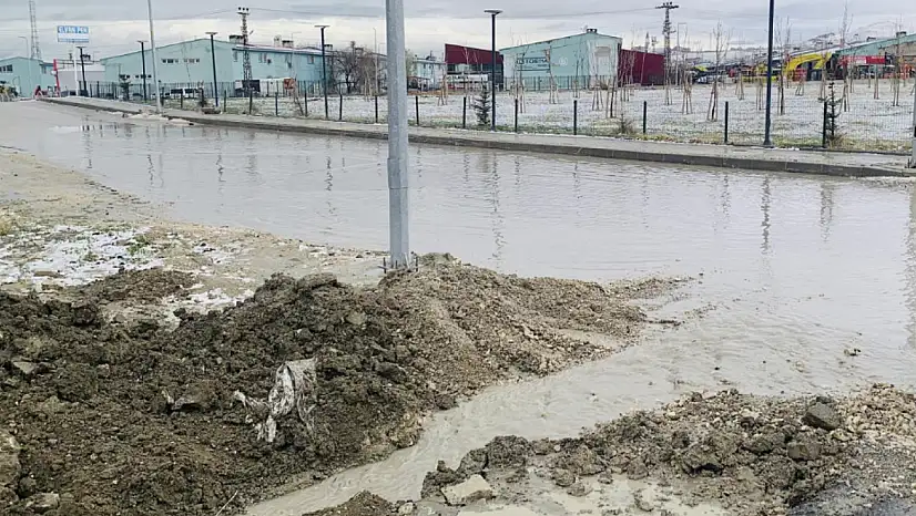 Van'da yağış sonrası su baskınları oluştu