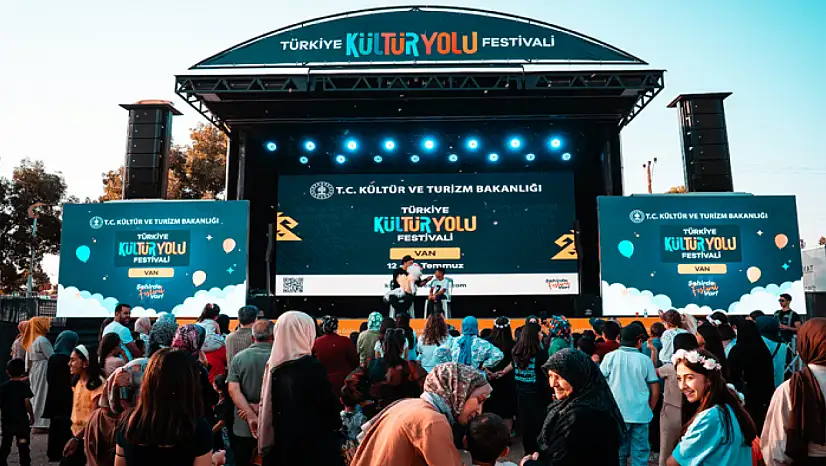 Van'daki festivalde kültür-sanat maratonu sürüyor
