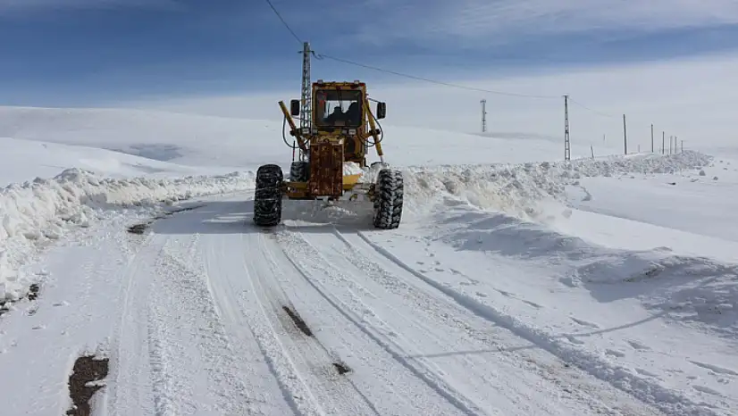 Van Meydancık Mahallesi'nde kar temizleme çalışması