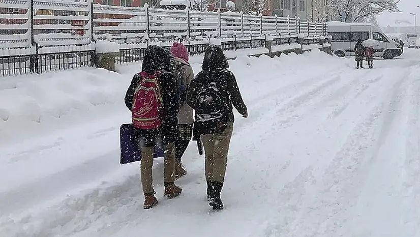 Van Muradiye'de eğitime kar engeli