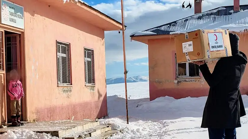 Vanlı öğrencilere giyim yardımı