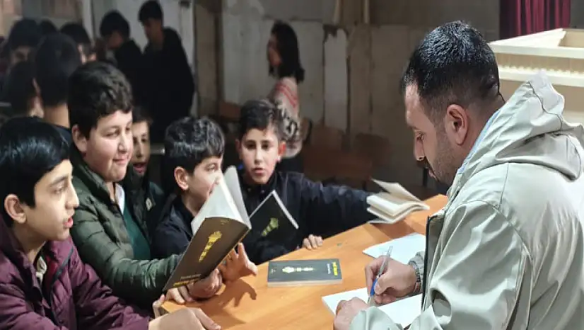 Vanlı yazar Davut Mortaş öğrencilerle buluştu