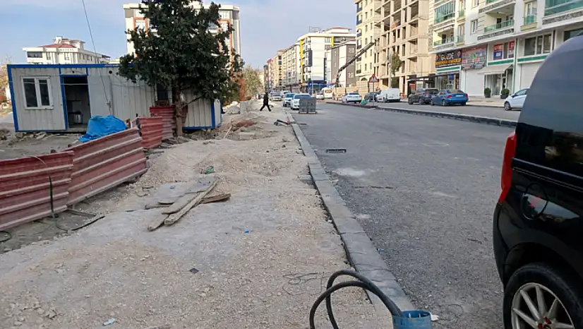 Yol çalışmaları tamamlandı, bazı kaldırımlar henüz tamamlanamadı