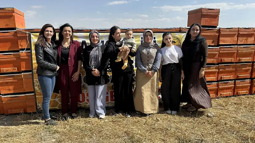Yüksekova'da arıcılığa kadın eli değiyor: Bin 275 kovan desteği verildi