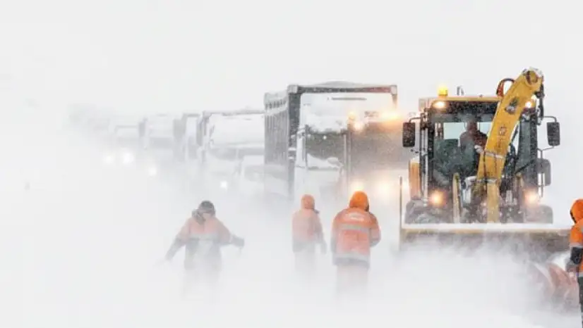 Yüksekova-Şemdinli kara yolu tipi nedeniyle ulaşıma kapatıldı