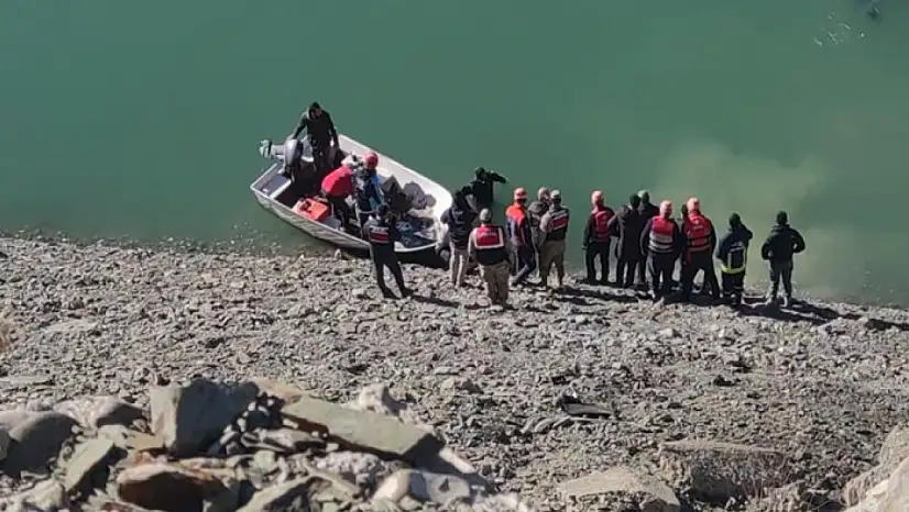 Zernek Barajı'na araç uçtu: 2 ölü