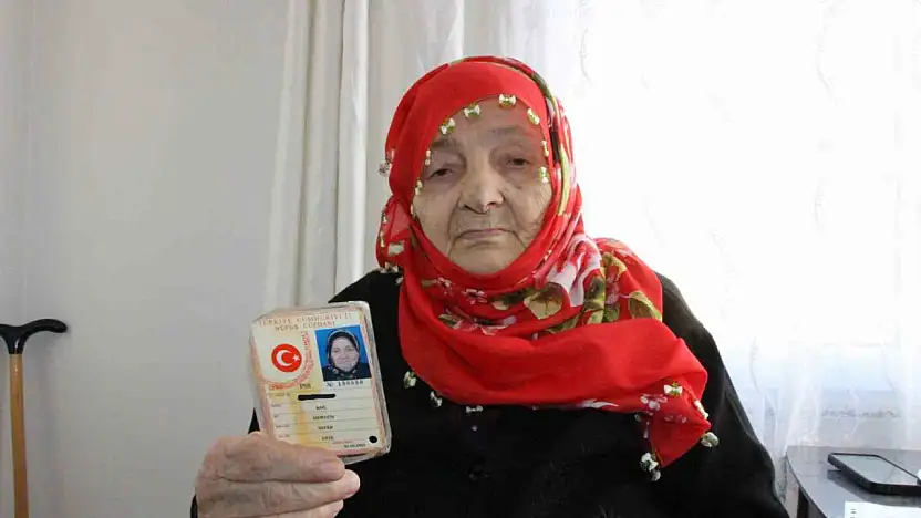102 yaşında yeni kimliğine kavuştu