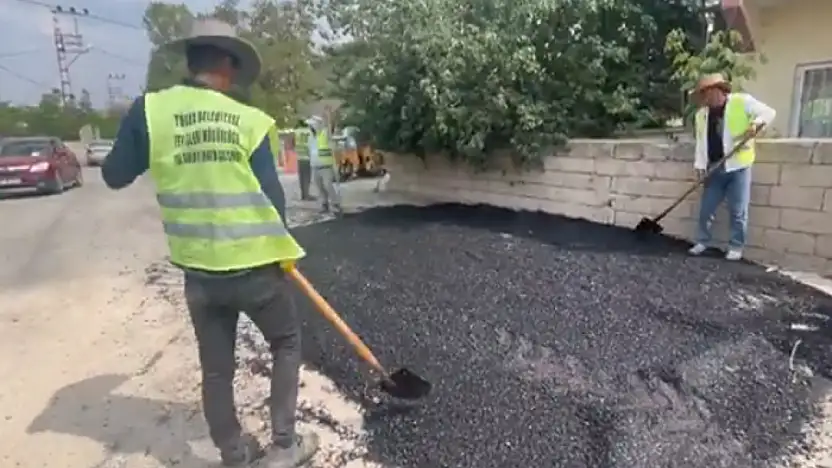 Abdurrahman Gazi Mahallesi'nde asfalt yama çalışması