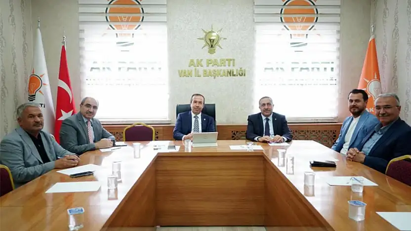 Ak Parti'de Görev Yapmış Van İl Başkanları bir araya geldi