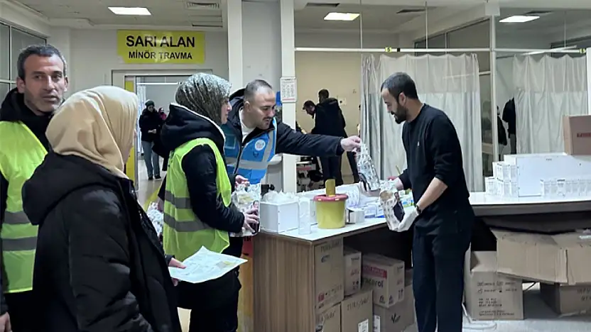 AK Parti Gençlik Kolları, yılbaşı gecesi sağlık çalışanlarını yalnız bırakmadı