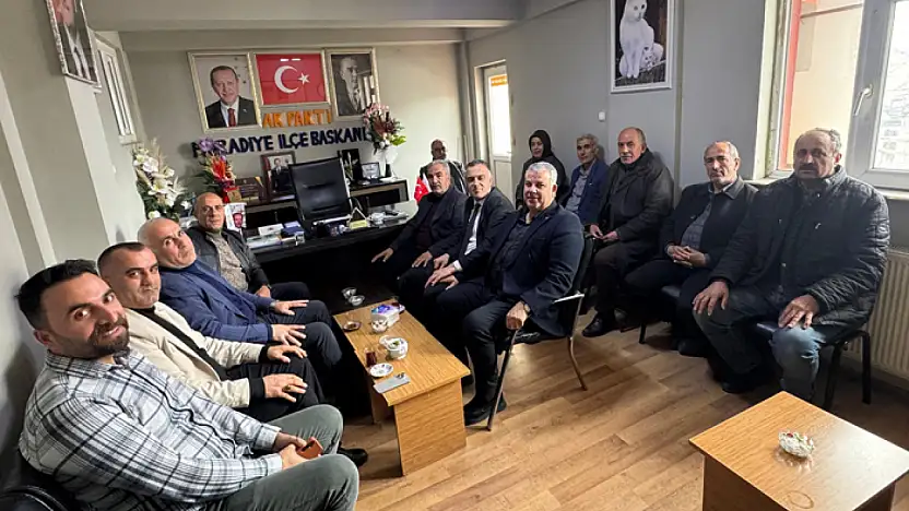 AK Parti'li İlçe Başkanları Muradiye'de bir araya geldi