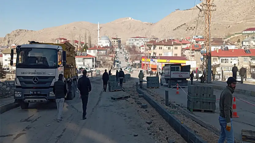 Akköprü Mahallesinde orta refüj çalışması