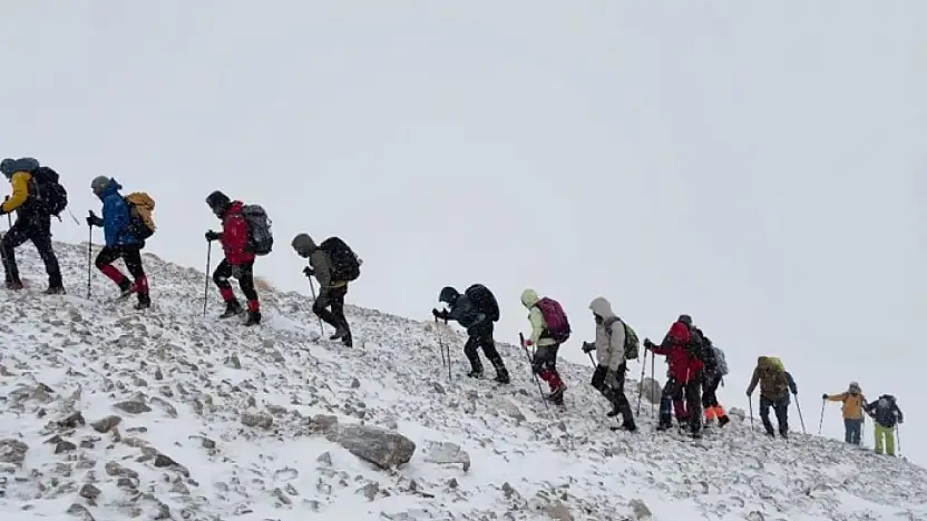 Artos Dağı'nda tipi ve fırtına: Dağcılar geri dönmek zorunda kaldı