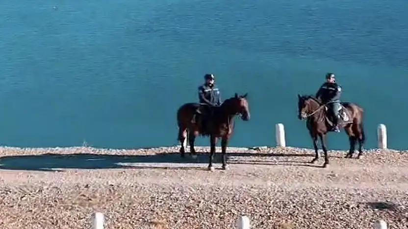 Atlı jandarma timleri Zernek Barajı'nda devriyede