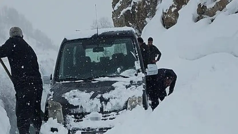 Bahçesaray'da çığ faciası son anda atlatıldı