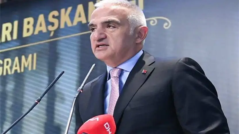 Bakan Ersoy, hava yolu ulaşımındaki rekoru açıkladı
