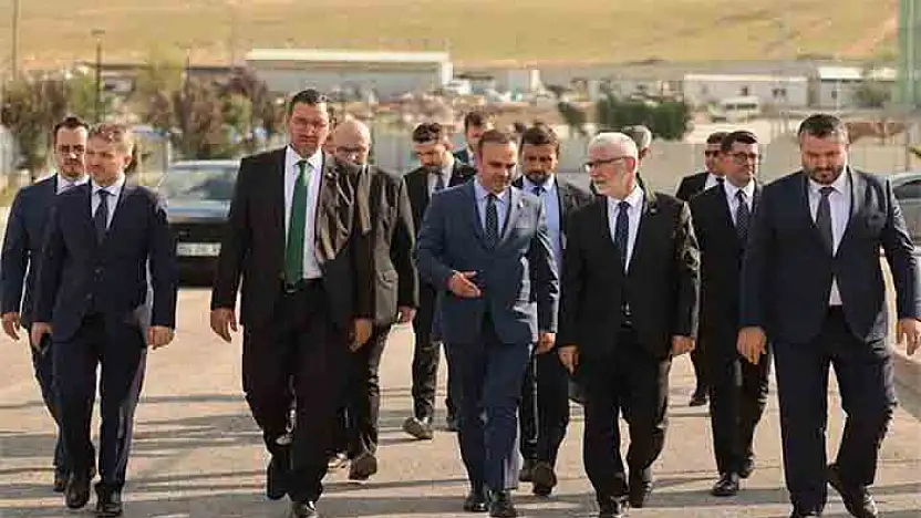 Bakan Kacır'dan Roketsan'a ziyaret