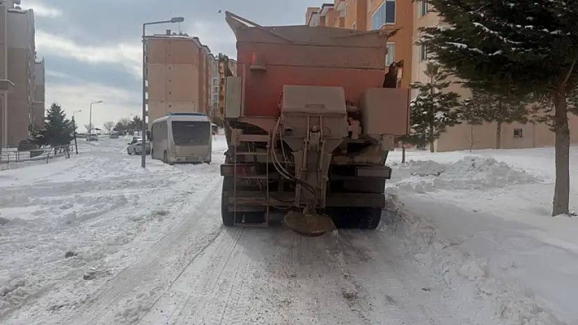 Bardakçı TOKİ'de buzlanmaya karşı önlem