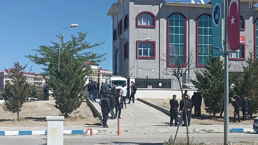 Barışmaya giderken öldürülen anne ve oğulları defnedildi