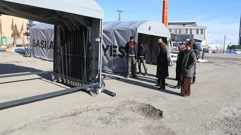 Başkale Belediyesi envanterine 3 yeni raylı çadır kazandırdı