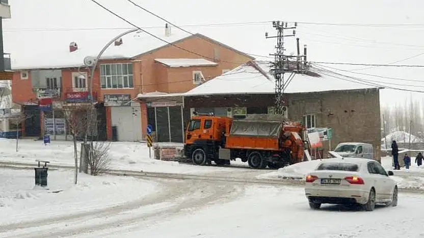 Başkale'de 19 yerleşim yerinin yolu ulaşıma kapandı