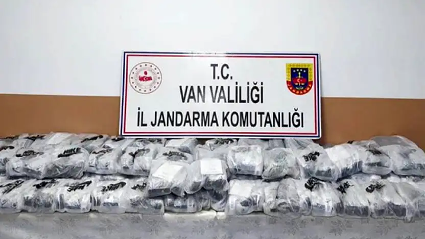 Başkale'de gümrük kaçağı malzeme ele geçirildi