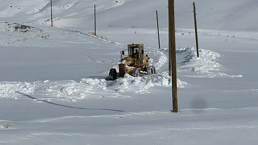 Başkale'de karla mücadele çalışmaları sürüyor