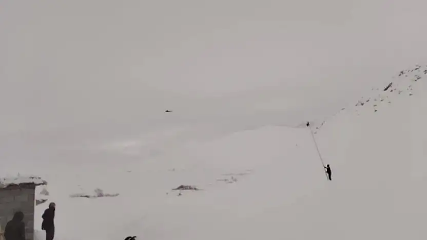 Beytüşşebap'ta mahsur hasta, helikopterle Van'a ulaştırıldı