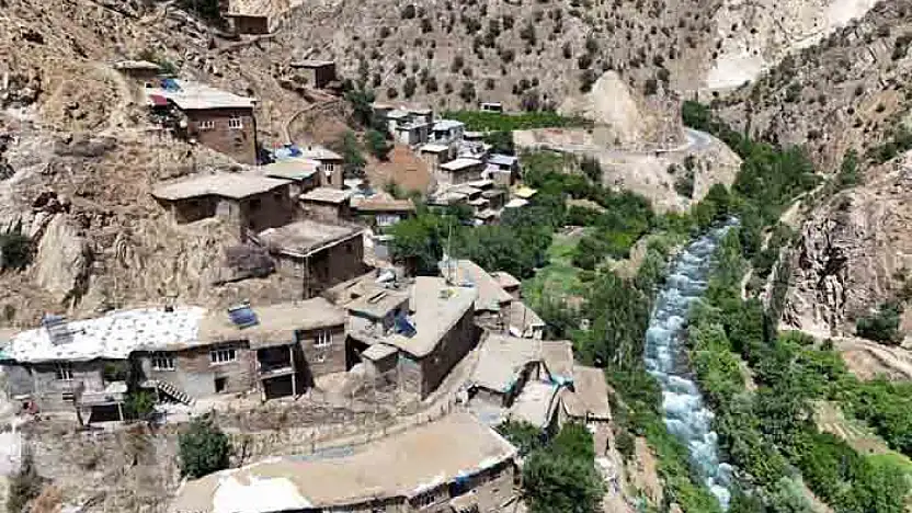 Bitlis'teki köy doğaseverlerin ilgisini çekiyor