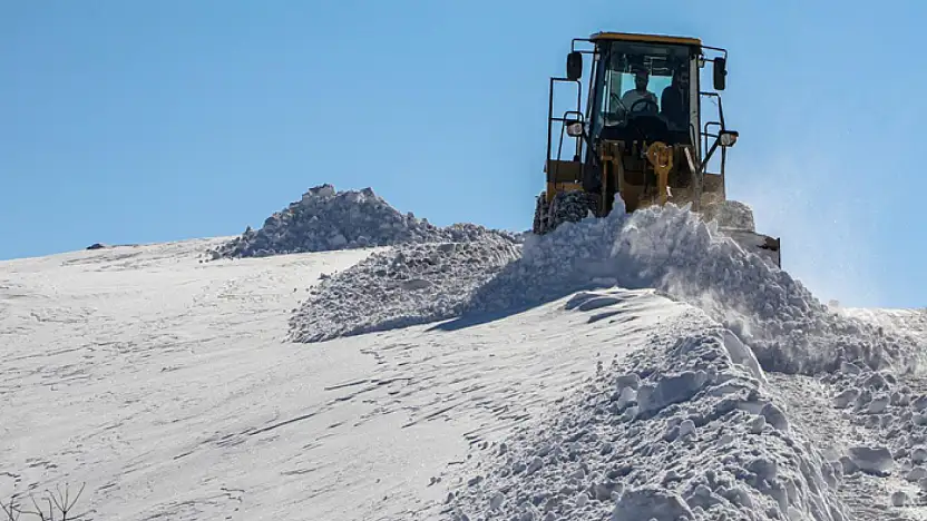 Büyükşehir Belediyesi'nin karla mücadele çalışmaları sürüyor