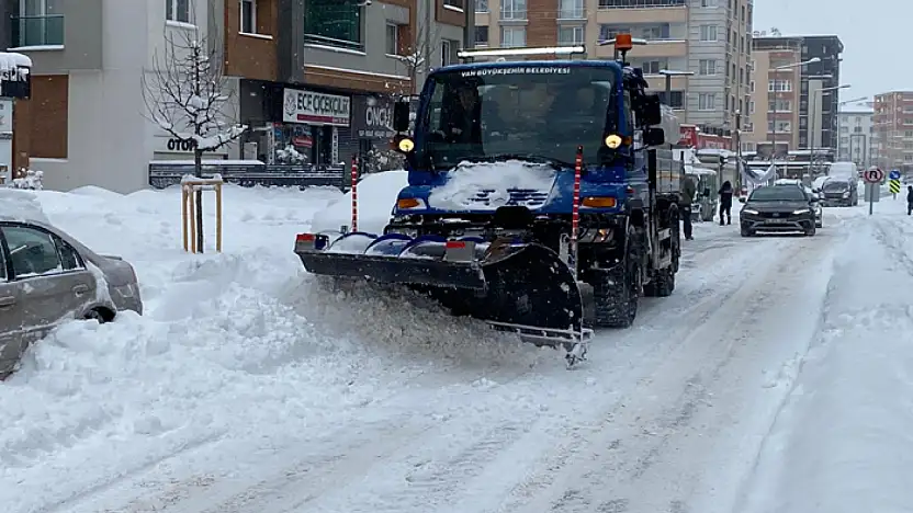 Büyükşehir'den karla mücadele çalışması