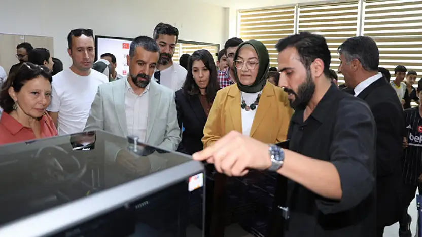 Büyükşehir, Dijital Gençlik Merkezinin kapılarını hizmete açtı