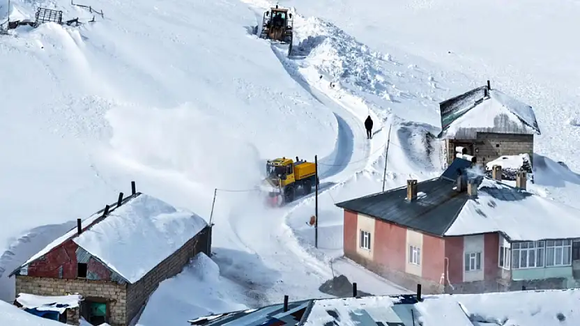Büyükşehir kırsalda karla mücadelesini sürdürüyor