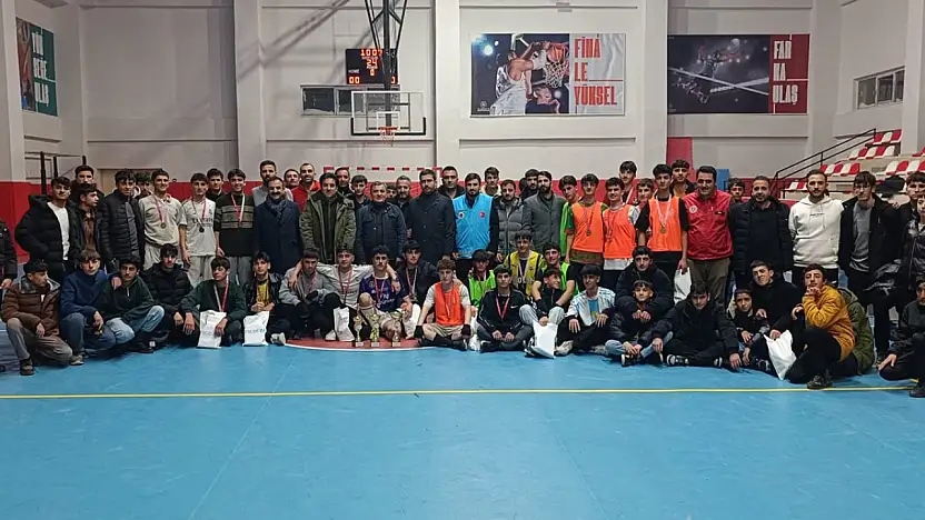 Çaldıran'da öğrenciler kış şartlarına rağmen sporla buluşuyor