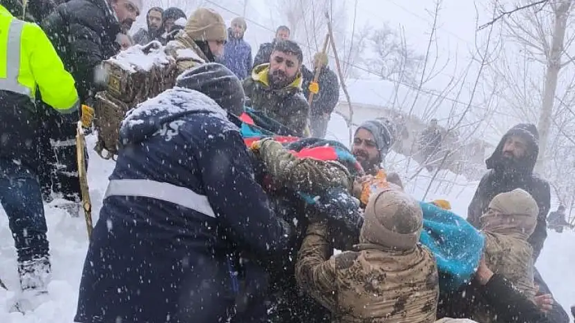 Çatak'ta çığın altında kalan kadın yaşamını yitirdi