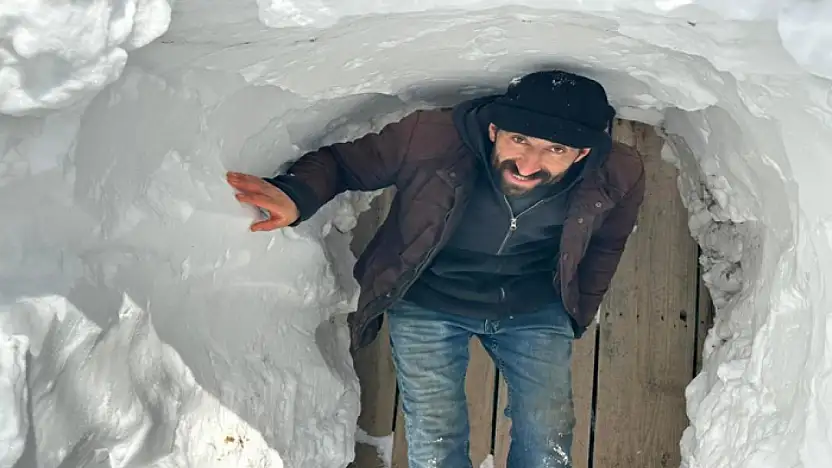 Çatak'ta kardan tüneller yaşamı durdurdu