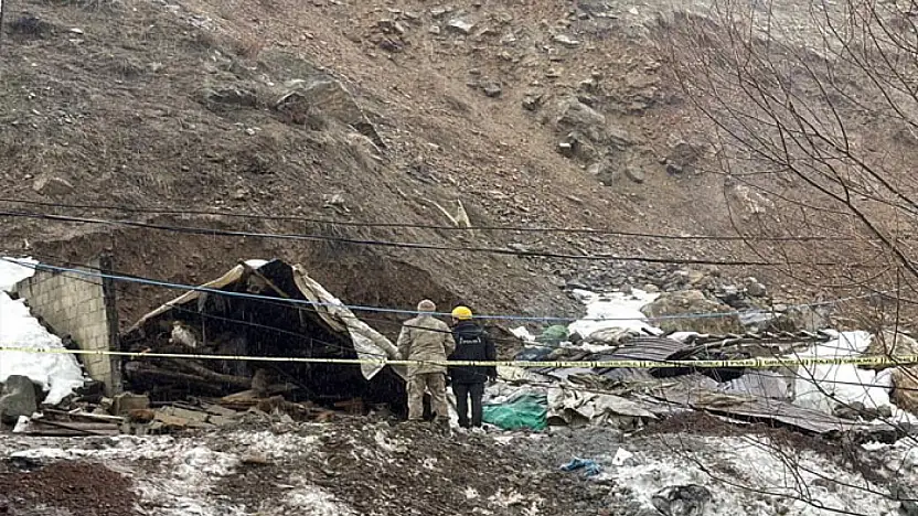 Çatak'ta tandır evi çöktü