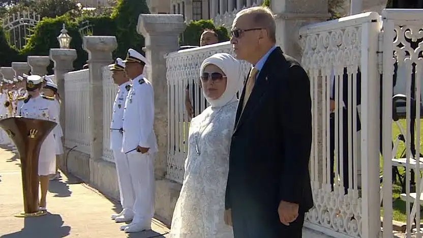 Cumhurbaşkanı Erdoğan, Boğaz geçişi yapan 9 gemiyi selamladı