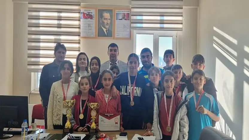 Cumhuriyet Ortaokulundan çifte başarı